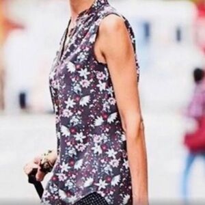 Cabi floral top XS sleeveless button front gray multi plaza fiesta blouse dressy